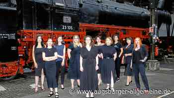 Fotoaktion: Lokomotive der Unterstützung für die Ukraine im Bahnpark Augsburg