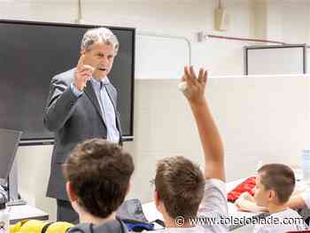 Future manufacturers and marshmallows: Sherrod Brown visits engineering camp for kids