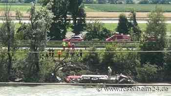 Lkw kommt von Inntalautobahn ab und landet im Inn – Fahrer (47) stirbt