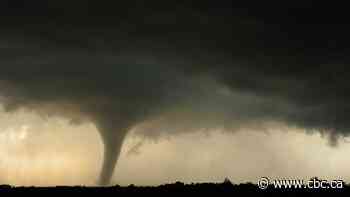 Real life tornado hunter reviews accuracy of Twisters movie