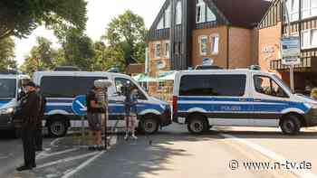 "Tag des Vorfelds" in Neumünster: AfD hält Treffen mit rechtsradikalen Gruppen ab