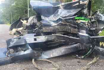 Zeven personen raken lichtgewond bij frontale botsing in Oud-Turnhout