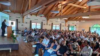 Nach gelben und roten Karten gibt‘s den Pokal: Abschlussfeier an der Marie-Pettenbeck-Schule