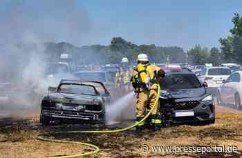 FW Xanten: PKW-Brand auf Parkplatz in Xanten-Wardt