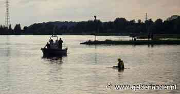 18-jarige asielzoeker raakt te water in Nederrijn bij Wageningen, met grote spoed naar het ziekenhuis