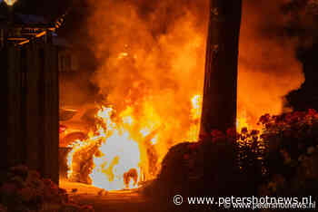 Brandweer blust auto in Mijdrecht