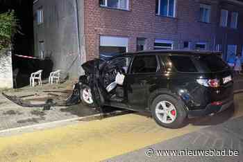 Bestuurder verliest controle in bocht: auto belandt tegen gevel in Beerse