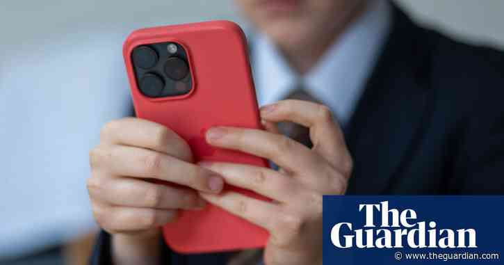 UK parents should check under-18s’ phones for nude photos, says police chief