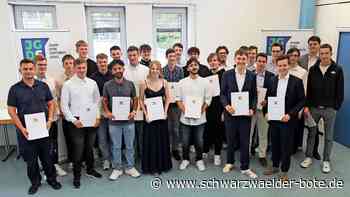 Technisches Gymnasium Calw: Schüler erhalten Zeugnisse – und viele Preise