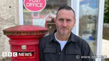 Post Office drama star meets real-life victims of scandal