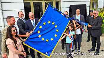 Nagolder Delegation vor Ort: Europarat verleiht Longwy Ehrenfahne am Nationalfeiertag