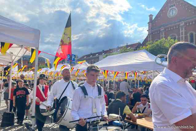 2.000 Brusselaars eten mosselen met friet op Resto National