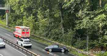 Messeschnellweg Hannover: Porsche prallt bei Bischofshol gegen Leitplanke