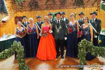 Majestäten repräsentieren Himmighausen auch bei Gewitter gewinnend fröhlich