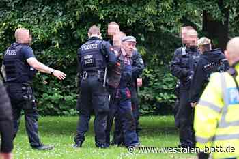 Festnahme bei Anti-Polizei-Demo: Rentner soll Straftaten angedroht haben