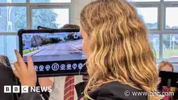 Students use VR to learn to cycle on roads