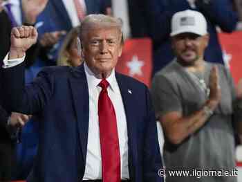 Trump attacca Harris e i dem si ricompattano: appoggio degli Obama e dei Clinton