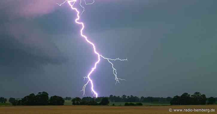 Blitzeinschlag, Stromausfall und Unfälle wegen Gewitter