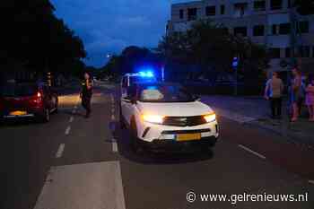 Dronken man steelt auto en botst tegen lantaarnpaal