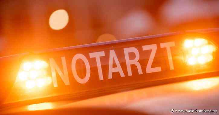 Frau will in fahrenden Zug und verletzt sich schwer