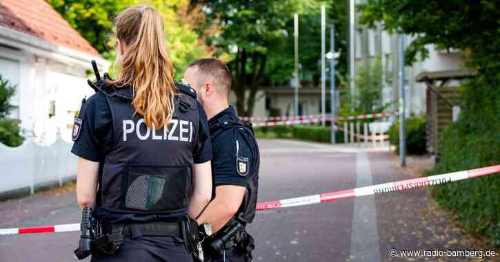 Messerangriff an Volkshochschule: Verdächtige auf freiem Fuß