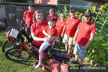 Grootouders van zieke Stan (6) fietsen 1.700 kilometer voor goed doel: “Met het geld kunnen we jaar lang onderzoeker betalen”