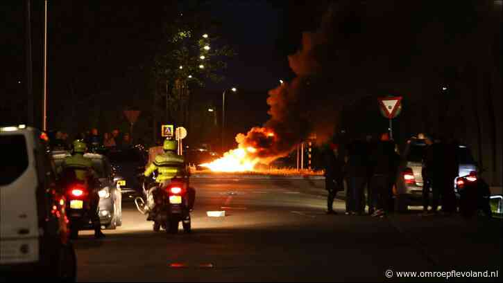 Urk - Jongeren die rotonde in brand staken op Urk riskeren een boete van 2.500 euro
