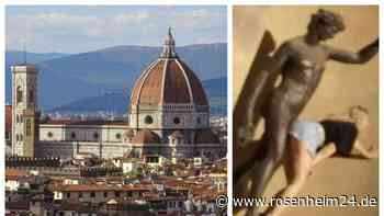 Lebenslanges Stadtverbot nach Sex-Posen: Touristin vergeht sich an Statue in Florenz