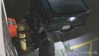 Employee ruins burglary attempt on Dunlop Street West