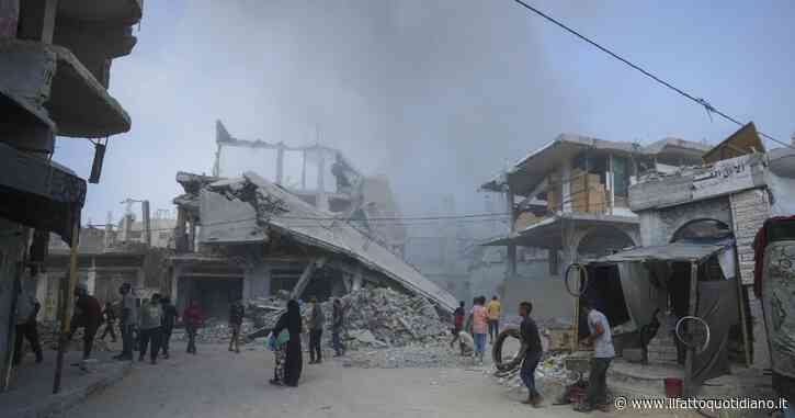 Raid di Israele con aerei e carri armati a Khan Yunis: “Settanta palestinesi sono stati uccisi, 200 i feriti”