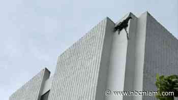 Building struck by lightning in Pembroke Pines: Police