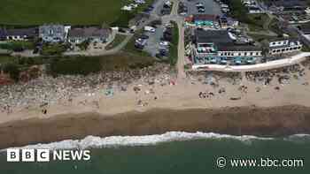 Cornwall tourist beach left with no public toilets