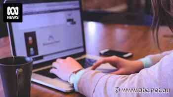 Warning unemployment could rise as jobs attract hundreds of applicants