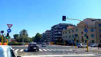 Ostia, c’è un nuovo semaforo: “Abbiamo messo in sicurezza un incrocio pericoloso”