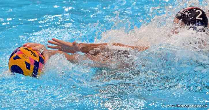 L’allenatore urla inferocito con i ragazzi e prende a sberle una mamma: tutto per una sconfitta alle finali di pallanuoto U16 a Milano