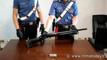 Minaccia la moglie di morte, in casa un fucile semiautomatico rubato
