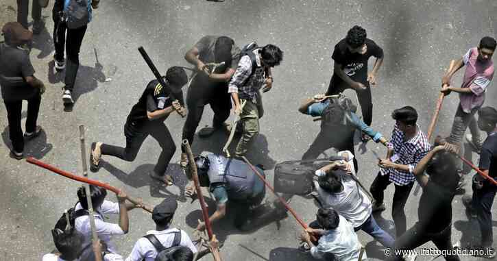 Bangladesh, il numero degli arresti supera i 2.500: il governo annuncia il ripristino della connessione internet