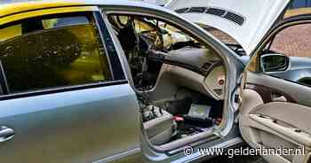 Auto zwaar beschadigd door brand in Groenlo, politie onderzoekt brandstichting