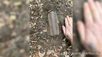 Mann buddelt im Wald, und fragt sich, was rätselhafter Fund sein könnte – plötzlich rückt Kampfmitteldienst an