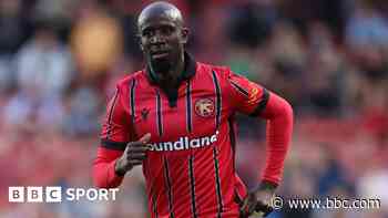 Adomah agrees one-year contract with Walsall