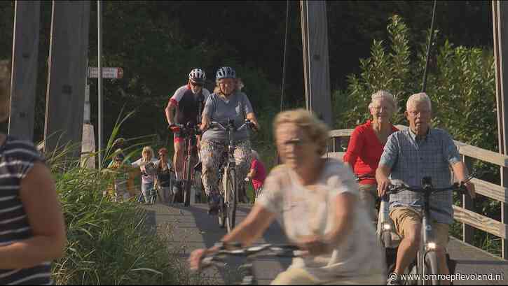 Lelystad - Record aantal deelnemers fietsvierdaagse; Ik kom altijd nieuwe dingen tegen
