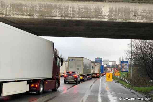 Wegdek en markeringen E17 richting Frankrijk vernieuwd: “Werken vinden plaats na Alcatraz en Kamping Kitsch”