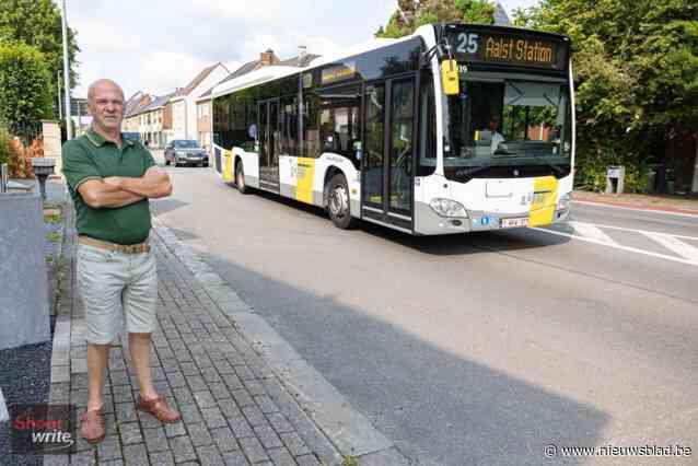 Iedereen klaagt over afgeschafte bussen maar Guy (65) ziet er elke dag liefst 164 door zijn straat denderen: “Vaak met weinig passagiers, en niet ecologisch verantwoord”