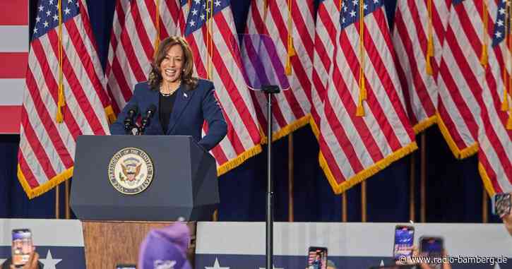 Debüt im Swing State: Harris greift Trump an