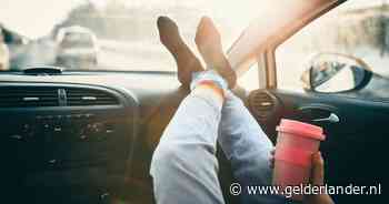 Om deze reden moet je tijdens de vakantierit nooit je voeten op het dashboard leggen