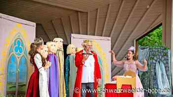 Theater in Wildberg: Ein Wolf und  Schweinchen kommen in die Schlossanlage