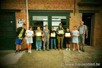 Kinderen die workshop volgden kunnen met zelfgemaakt bootje de zomer in