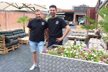 Yannick en Nick vangen kalme ‘dartsmaanden’ op met zomerbar