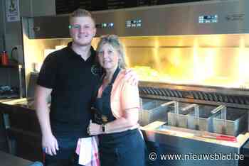 ‘De Witte’ bakt ze goudgeel: Ziggy zet frituurtraditie De Lange Reep verder