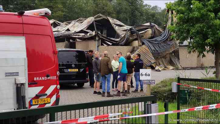 Zeewolde - Emotionele paardeneigenaren bij uitgebrande stal: 'Het is gewoon intens verdrietig'